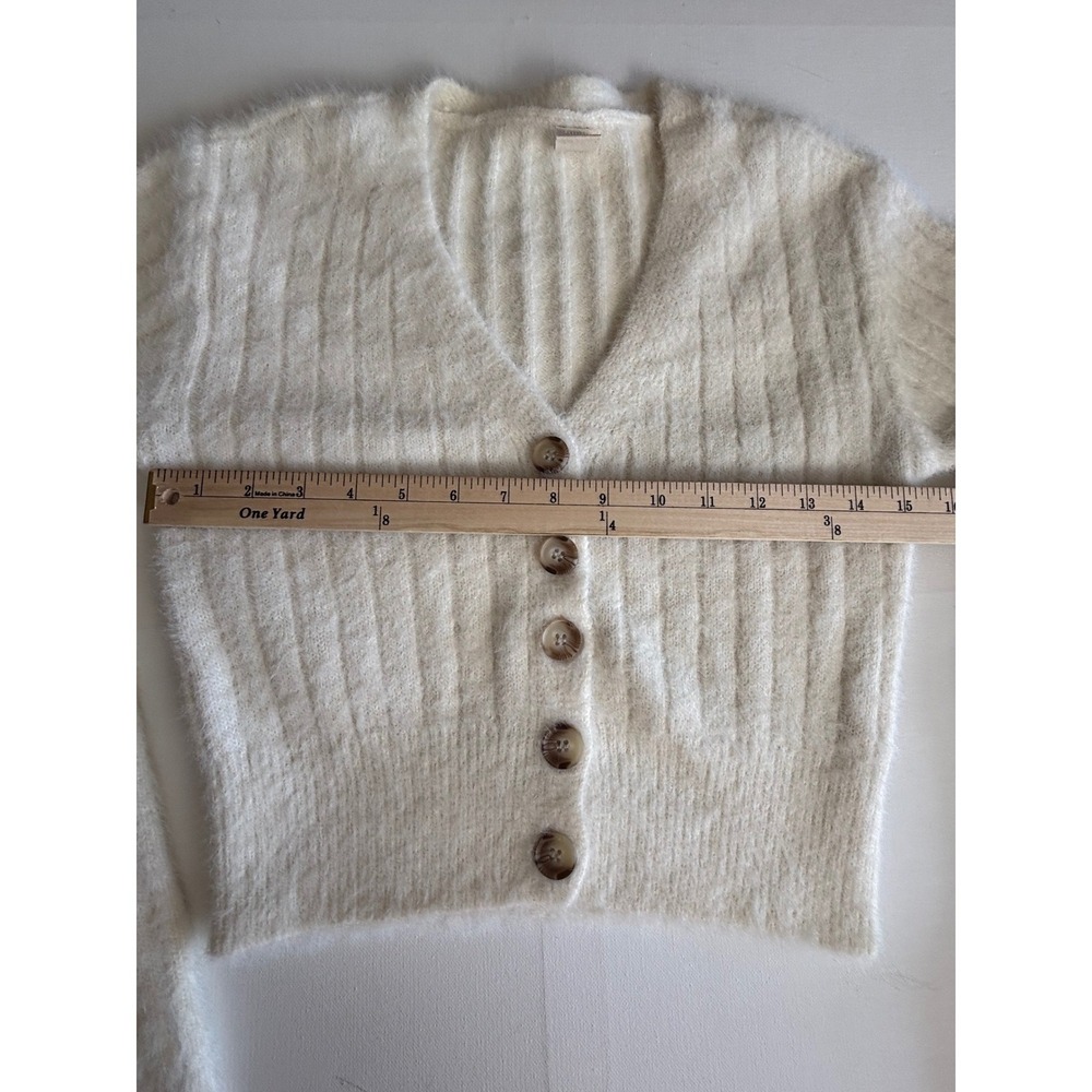 Urban Outfitters Womens Cream Fuzzy Ribbed Cropped Cardigan Sweater Small V-Neck - Picture 6 of 8